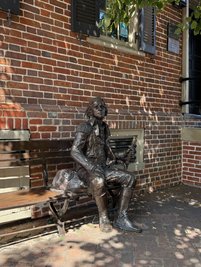 Auch von Alexandria aus, zwischen Washington und Mount Vernon gelegen, regierte George Washingten: Daran erinnert heute eine Statue in der Altstadt.
