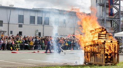 Höhepunkt des Festes war eine Schauübung am Samstagnachmittag auf dem Gelände der Feuerwehr am Poeppigweg. 