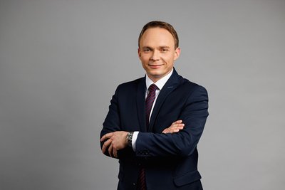 Bürgermeister Stephan Weinrich und der Niederdorfer Gemeinderat argumentieren mit gefährdeten Schutzzielen gegen die PV-Pläne.