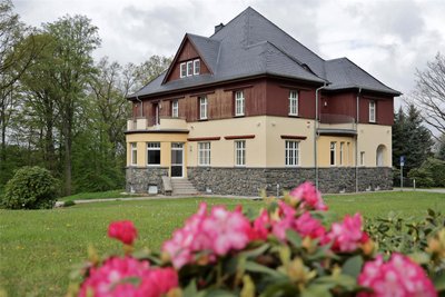 In der Villa Richter auf der Stollberger Straße 13 in Gersdorf wird am Freitag eine Ausstellung mit insgesamt 57 Bilder von Hans-Hendrik Grimmlingeröffnet.