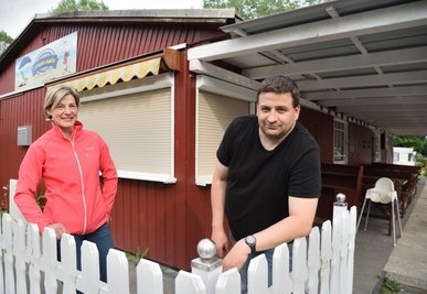 Haben am Stausee viel vor: Kathrin und Karsten Thumser sind die neuen Besitzer vom Strand-Imbiss an der Talsperre Pirk. 
