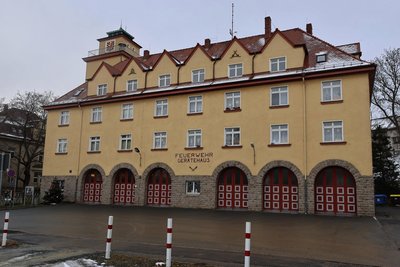 Das jetzige Feuerwehrgerätehaus in Werdau steht unter Denkmalschutz und ist mehr als 90 Jahre alt.
