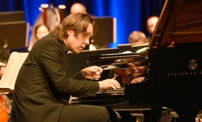 Im König-Albert-Theater als Solist gefeiert: Florian Uhlig. 