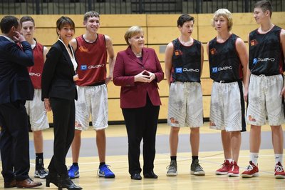 Im November 20189 besuchte Bundesklanzlerin Angela Merkel erstmals die Chemnitzer Basketballer der Niners, um mit Jugendspielern und Verantwortlichen ins Gespräch zu kommen.