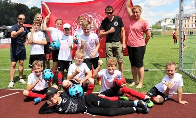 Bei der Mini-WM in Frankenberg feierten die E-Junioren-Kicker von Eintracht Erdmannsdorf/Augustusburg ihren Saisonabschluss. 
