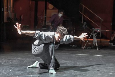Vincenzo Vitanza und Annett Göhre im Tanzfilm "Mich eingeschlossen". 
