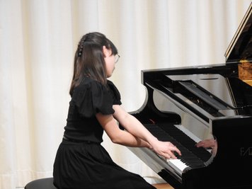 Tanja Müller aus Freiberg beeindruckte Jury und Publikum mit Werken von Mozart, Chopin und Kabalewskij.