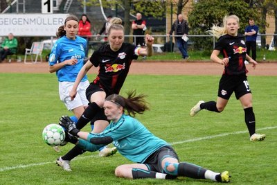 Die CFC-Frauen um Torhüterin Franziska Frohs lieferten RB Leipzig II im Pokalfinale einen großen Kampf, verloren aber 0:2. 