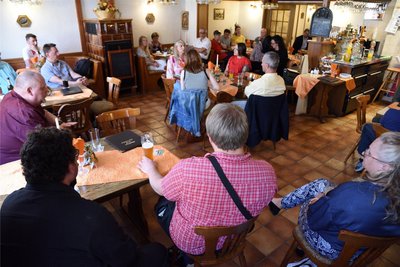 Knapp 30 Interessierte waren zur Runde mit Petra Köpping in die Gaststätte „Zum Vogtländer“ nach Oelsnitz gekommen.