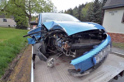 Bei einem schweren Unfall ist am Dienstagnachmittag eine 49-Jährige verletzt worden.