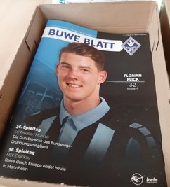 Die Programmhefte zum Spiel Waldhof gegen FSV Zwickau. 