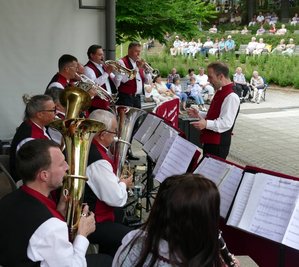 Sowohl für die Heidelbachtal-Musikanten als auch für die zahlreichen Zuschauer im Warmbader Kurpark war am Sonntag das erste Konzert seit einer gefühlten Ewigkeit ein ganz besonderes Erlebnis. 
