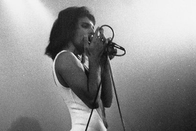 Im Fummel: Freddie Mercury als Frontmann von Queen in den 70er-Jahren. 