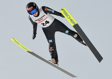 Flog allen Mädels davon: Für Anne Häckel war ein 92-Meter-Satz auf der Fichtelbergschanze mehr als die halbe Miete auf dem Weg zum Deutschen Jugendmeistertitel. 