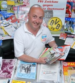 Udo Glaß inmitten seiner Schätze. 