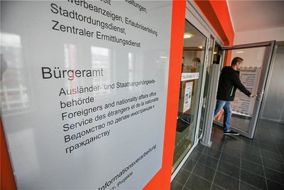Die Chemnitzer Ausländerbehörde entzog Pham 2017 sein dauerhaftes Bleiberecht, weil er bei einer Vietnam-Reise eine Sechs-Monats-Frist für Auslandsaufenthalte überschritten hatte.