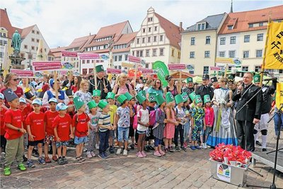 Bei der Aufwartung auf dem Obermarkt wurde auch das Steigerlied gesungen.