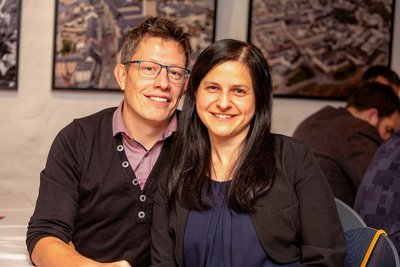 Stefan Seidel (Abschluss 2004) und Großcousine Jana Seidel (2002).