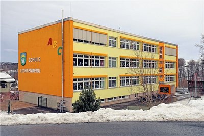 Kunststück für die Umleitungsplanung: Die Gimmlitztal-Grundschule muss jederzeit erreichbar bleiben. 