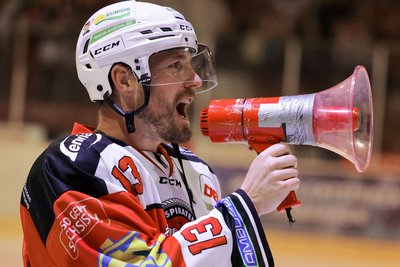Jubel im Oktober 2022: André Schietzold hat Torsten Heine als Rekordspieler abgelöst.