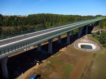 Die neue A-72-Brücke über die Mulde bei Penig ist fertiggestellt. So sieht sie aus etwa 80 Meter Höhe aus. 