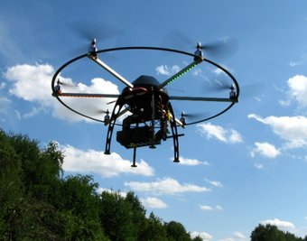 Mit diesem Hexacopter gelang das Bild von der Muldebrücke.
