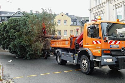 An den Ampeln war Vorsicht geboten, da Stromleitungen noch quer über den Straßen hingen.