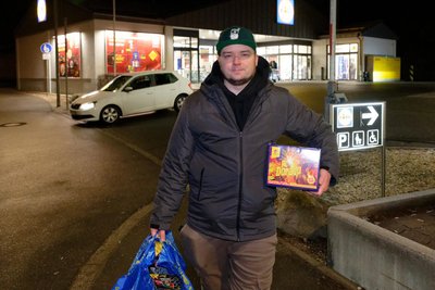 Michel Leonhardt aus Zschorlau gehörte zu den ersten Käufern von Silvesterfeuerwerk.