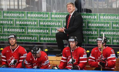 Eishockey-Trainer Bill Peters von DEL-Club Augsburger Panther ist schwer erkrankt. (Archivbild)