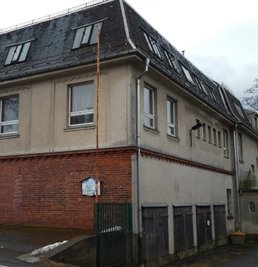 Die Tage des Gruppenpostens Ebmath sind gezählt. Im Mai soll der Abriss der früheren Stickerei an der Roßbacher Straße 8 starten. 