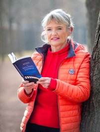 "Mord im Regionalexpress" heißt das erste Buch der Journalistin Gabi Thieme. Daraus liest sie am Samstag ab 19 Uhr in der Marienberger Baldauf-Villa.
