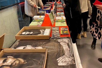 Selbstvermark(t)ung: Dr. Benecke hat auch viele Bücher veröffentlicht.