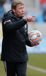 Das ging schief: Trainer Sven Köhler beim Heimdebüt.