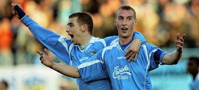 Als Profi war Kellig (links) viele Jahre lang für den Chemnitzer FC aktiv. Hier bejubelt er im Dezember 2006 einen Treffer mit Mike Baumann. Beide spielten auch in Frankenberg wieder zusammen. 