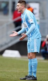 Daniel Frahn hing oft in der Luft, bekam kaum verwertbare Bälle.