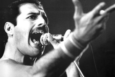 Im Brauclub kommen am Samstag Liebhaber von Ohrwürmern auf ihre Kosten: Die musikalische Zeitreise reicht von 70er-Hits wie „Bohemian Rhapsody“ von Queen bis zu neuen Songs wie „As it was“ von Harry Styles.