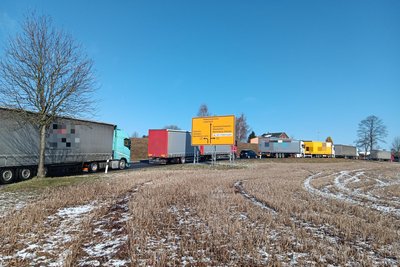 Die B 174 war am Dienstag nach einem Unfall gesperrt. Es gab Stau an den Zubringern.