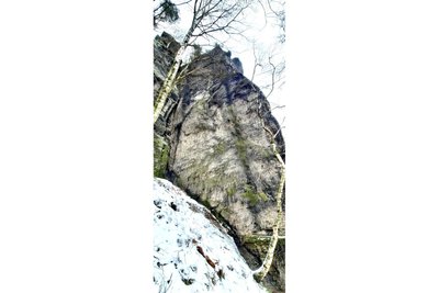 Diesen Felsen stürzte der 22-Jährige hinab.