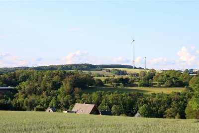 Die Fläche rechts der Weißensander Brücke bleibt der Landwirtschaft erhalten.