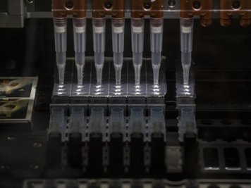 Ein Analysegerät zur Erkennung von Mutationen des Coronavirus.