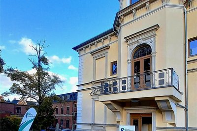 An der Villa neben der Post endete der Stadtrundgang durch Werdau.