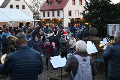 Am 30. November gibt es in Wechselburg den Weihnachtsmarkt der Vereine. Geboten werden Musik und Bühnenprogramm.