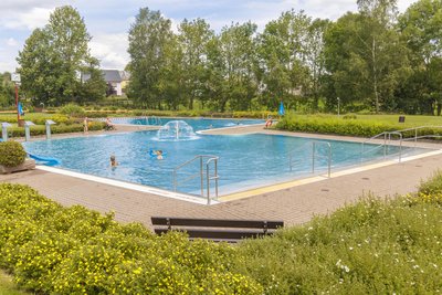 Das Brünloser Freibad ist ein beliebtes Ziel von Familien.