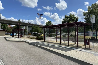 Ab dem 14. Juli verkehren die Busse des RVE von der Haltestelle am Bahnhof. Dazu werden zusätzliche Abfahrtsstände geschaffen.