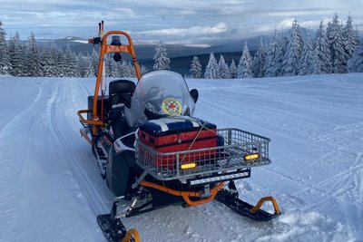 Zu den Aufgaben der Bergwacht gehört auch die Kontrolle des Skigebiets. Manchmal bleibt so auch etwas Zeit, selbst eine Stunde Ski zu fahren.