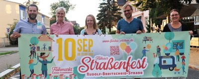 Das Team des Gewerbe- und Festvereins Flöha um Manuel Grießbach (l.) und Cheforganisator Andre Riedel (2. v. r.) lädt zum Straßenfest ein. 