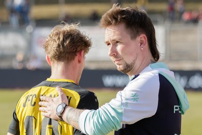 Die bisherige Bilanz von Norman Zschach (rechts) als Oberliga-Trainer des VFC Plauen kann sich sehen lassen.