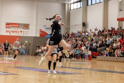 Kapitänin Diana Dögg-Magnusdottir (in Aktion) und vier weitere Spielerinnen wollen vor ihren Vereinswechseln im Sommer den Liga-Verbleib mit Zwickau klar machen.