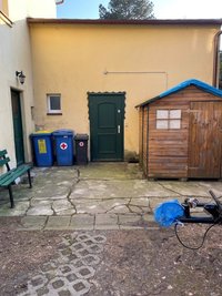 Im Hinterhof soll ein Carport errichtet werden.