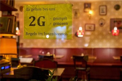 In diesem Restaurant haben nur Geimpfte und Genesene Zutritt. Die Wissenschaftler der Leopoldina schlagen vor, dieser 2G-Regel mehr "Geltungsreichweite" zu verschaffen. 